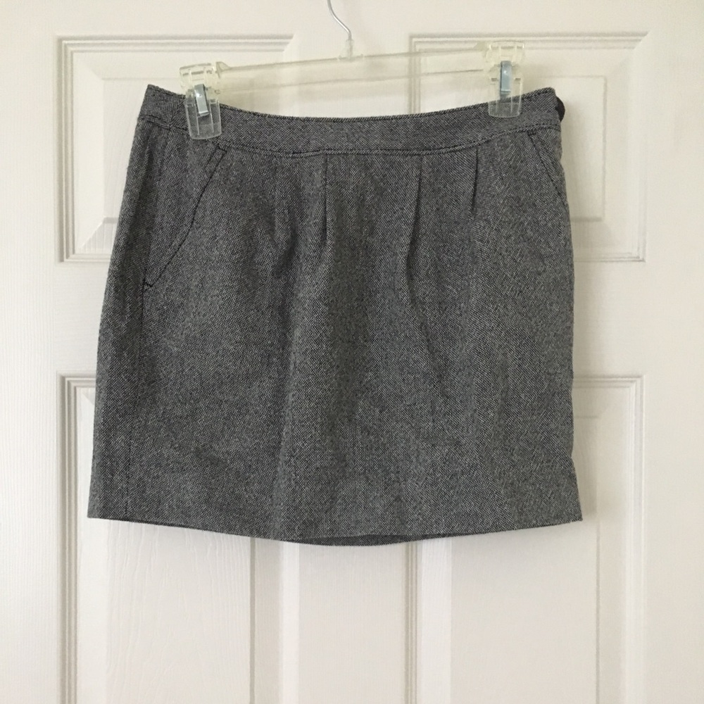 Black & white colored lined mini skirt